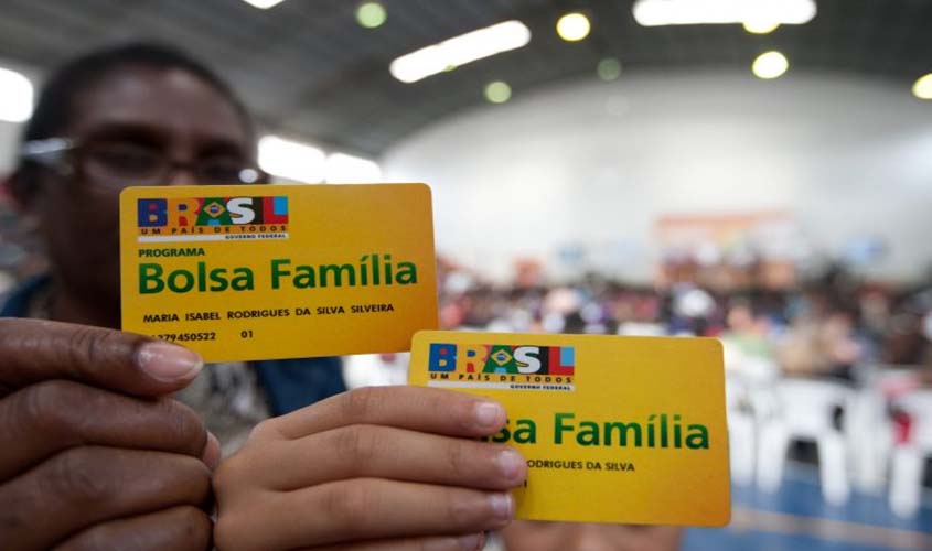 Comissão que analisa 13º do Bolsa Família faz nova tentativa de votar relatório