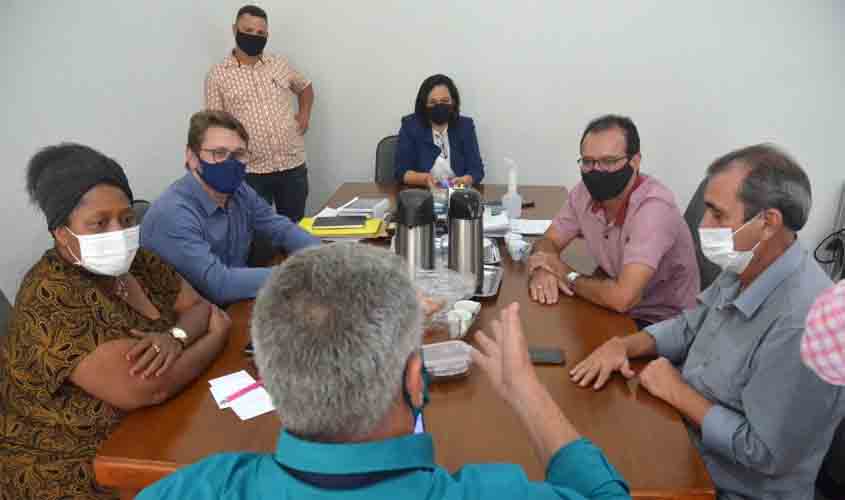 Em reunião, Chiquinho destina emenda para climatização e reforma de escolas