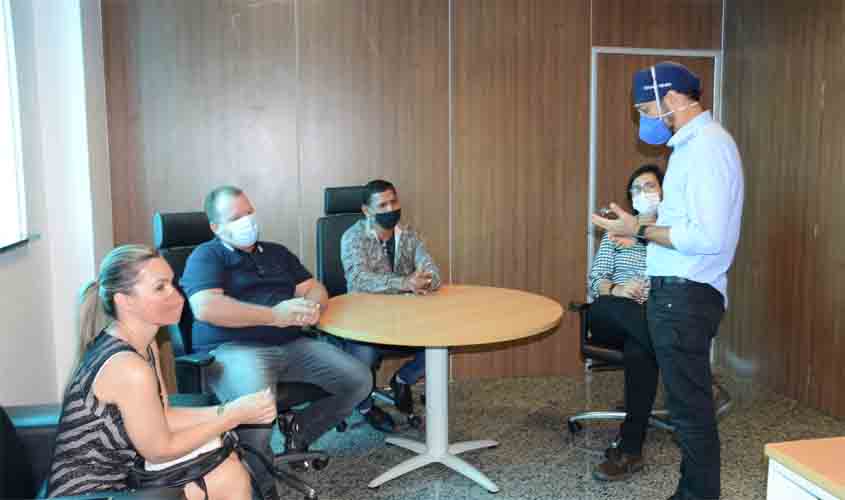Deputado Dr. Neidson se reúne com cúpula da Sesau para discutir retomada das obras do Hospital Regional de Guajará-Mirim
