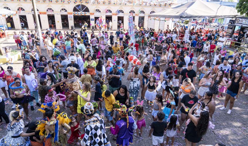 Famílias se divertem no Curumim Folia, realizado pela Prefeitura de Porto Velho