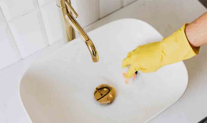 Esponja Mágica: saiba como funciona o produto de limpeza