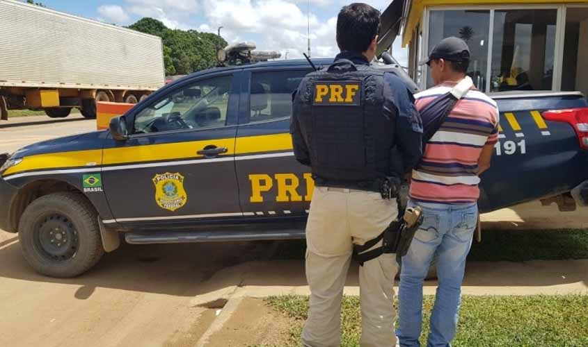 PRF cumpre mandado de prisão durante policiamento