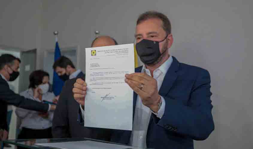 Prefeito Hildon Chaves anuncia compra direta de 400 mil doses de vacina contra a Covid-19