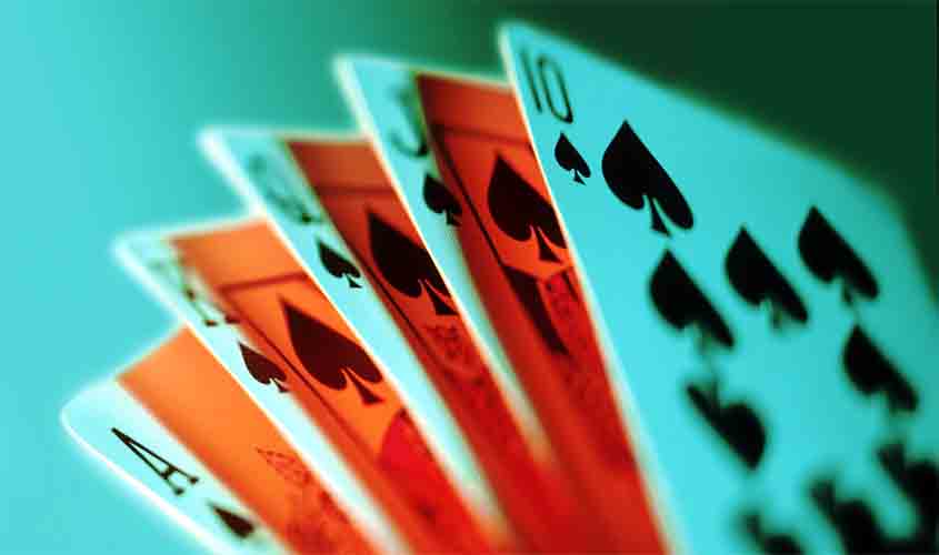 Mantida dispensa por justa causa de empregado que jogava cartas durante o expediente