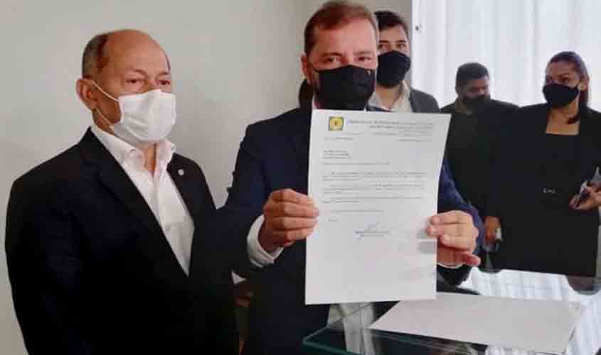 Deputado Chrisóstomo e Hildon Chaves: '400 Mil doses de vacina da AstraZeneca já estão Chegando na Capital '