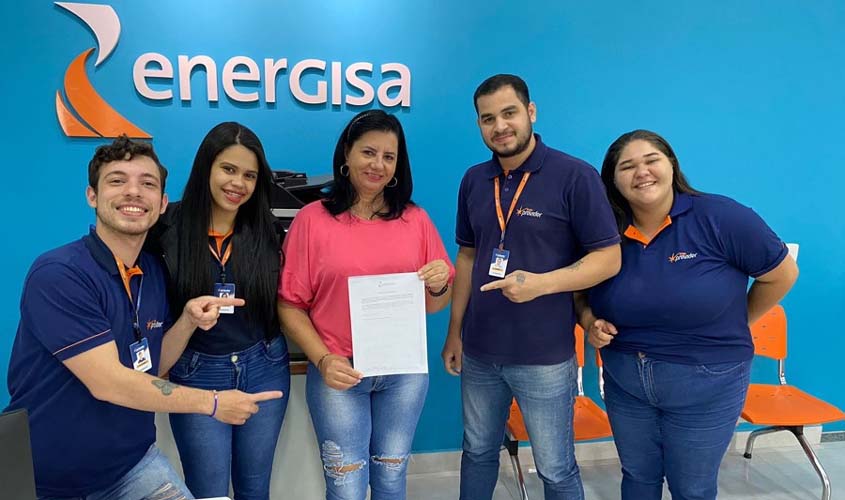 Moradora é premiada com 'Dois Anos de Conta de Luz Grátis' pela Energisa