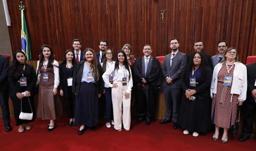 Universitários elogiam segurança e credibilidade da urna no TSE