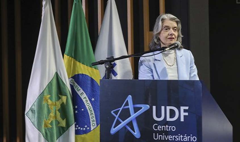 Presidente do TSE defende educação e justiça na democracia