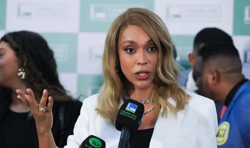 Comissão da Mulher da Câmara elege primeira presidente trans