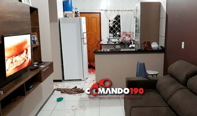 Jovem é morto a facadas dentro de sua própria residência