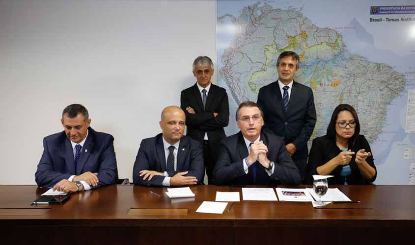 Bolsonaro anuncia decreto para caçadores e colecionadores de armas