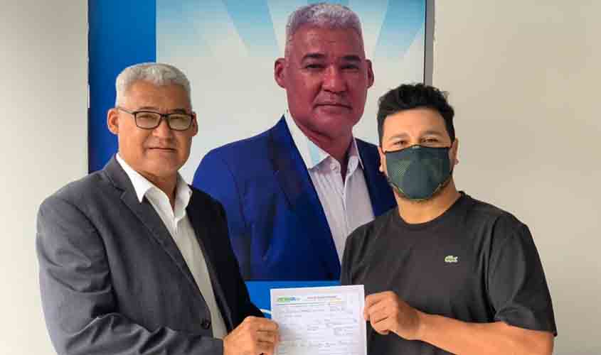 Pastor José Pocidônio de Ouro Preto filia-se no Patriota