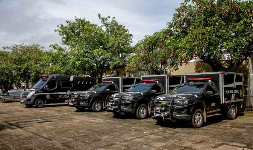 Governo de Rondônia entrega três viaturas para o Instituto Médico Legal; forças policiais recebem mais máscaras de proteção