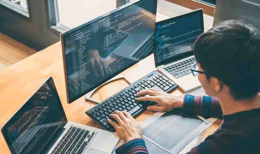 Startups e empresas de tecnologia abrem mais de 90 vagas de emprego neste mês