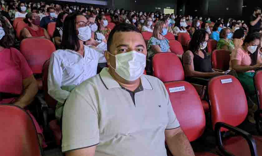 Vereador orienta professores a denunciar prefeito que não pagar novo piso salarial