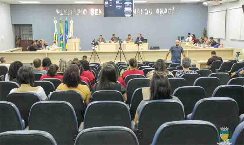 PL 51/2022, que cria cargos para cuidador é aprovado na Câmara