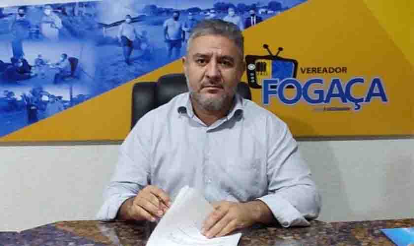 Vereador Fogaça comemora máquinas na estrada da Areia Branca, e luta pelo asfalto