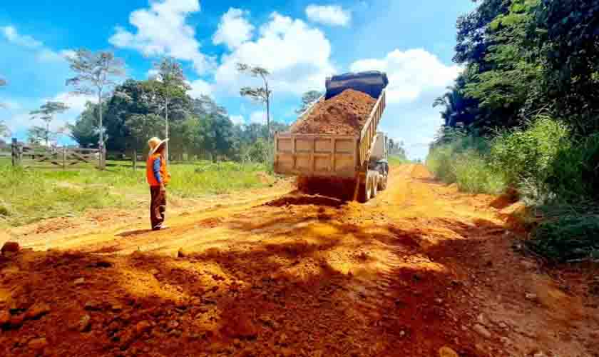 DER realiza manutenção nos 42 quilômetros da RO-475 entre Vale do Paraíso e a RO-135