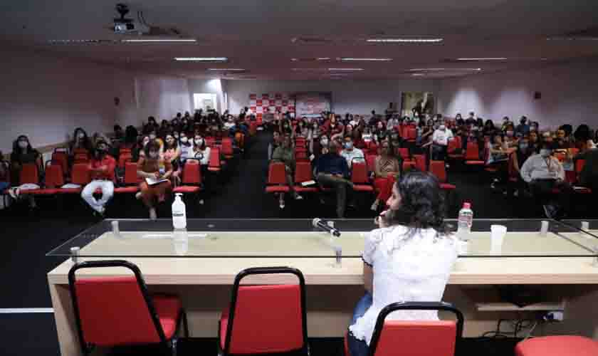 Atenção às pessoas em situação de rua é tema de palestra durante conferência
