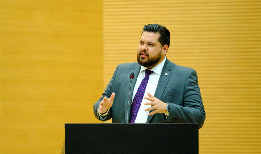 Jean Oliveira quer polícia protegendo as escolas e pede reação radical contra os facínoras que atacam as crianças