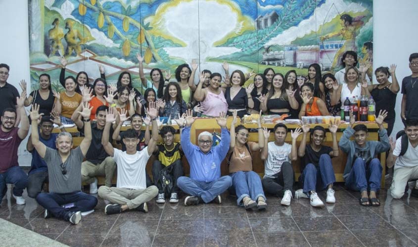 Concluídos cursos de Fotografia e de Libras na Escola do Legislativo