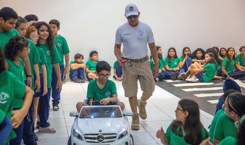 Prefeitura realiza ação educativa de trânsito para alunos da Escola Santa Marcelina