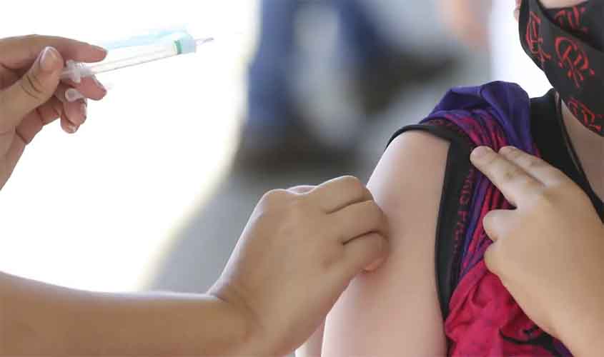 Governo estima vacinar 30 milhões de estudantes