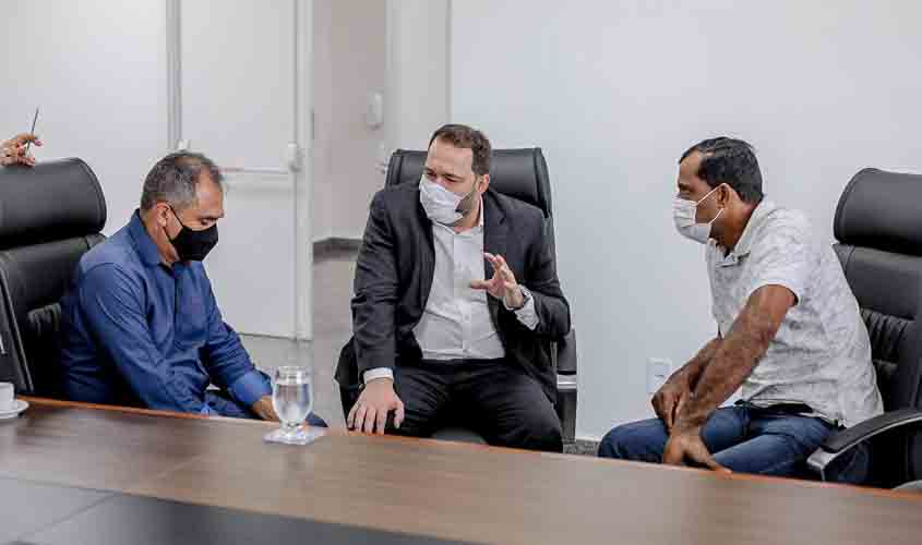 Presidente Alex Redano discute benefícios para Itapuã do Oeste com prefeito e vereador