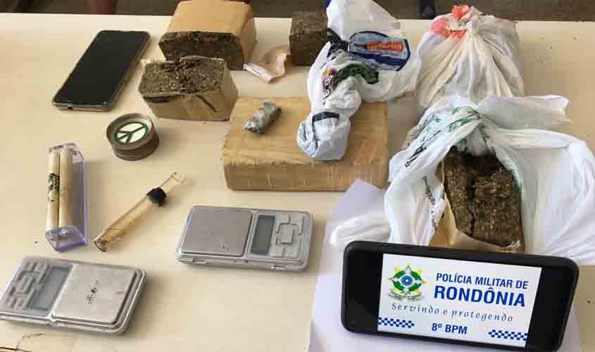 Polícia Militar faz apreensão de quase 2 kg de maconha; 3 pessoas foram conduzidas por tráfico