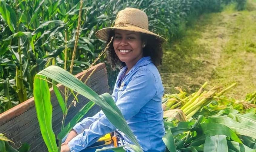 Acadêmica de Zootecnia do IFRO de Colorado vence prêmio nacional “Estudante Dez 2022” da ABZ