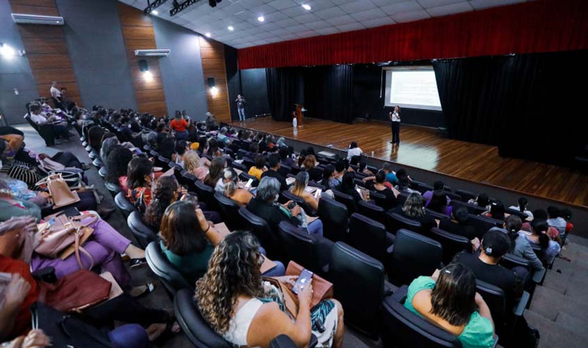 Professores recebem capacitação para atender alunos com necessidades especiais em Porto Velho