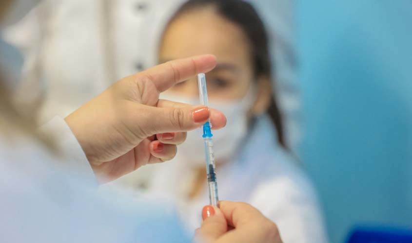 Com a missão de cuidar do próximo, enfermeiros garantem assistência e bem-estar ao paciente