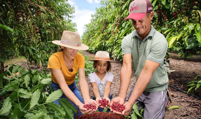 No Dia das Mães, cafeicultora de Novo Horizonte se destaca pelo trabalho com café e pelas premiações recebidas