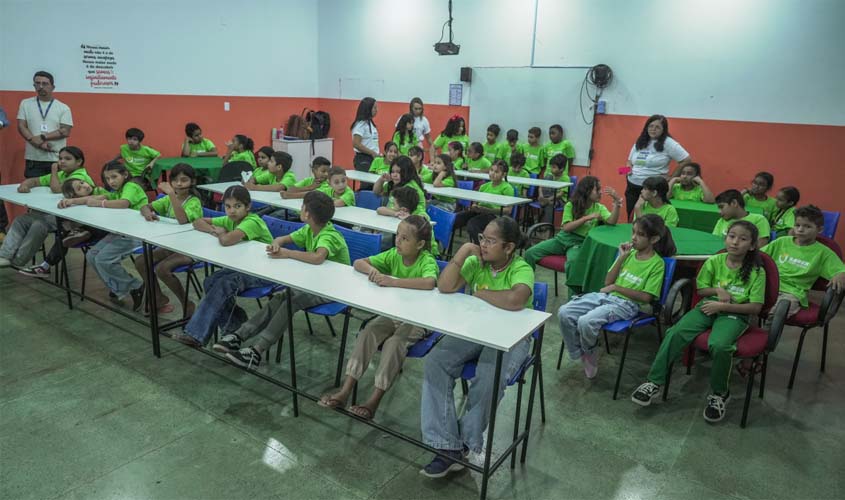 Alunos da rede municipal recebem kits de higiene bucal