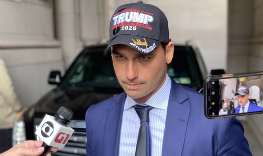 Bolsonaro dá embaixada nos EUA de presente de aniversário para o filho; não é fake news