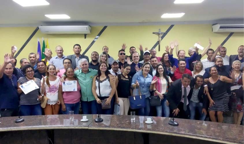 Servidores da Semusb e da Sema recebem moção de aplauso na Câmara Municipal