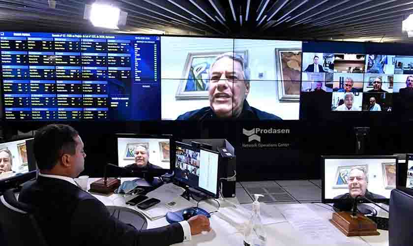 Projeto aumenta pena para quem descumprir medidas protetivas à mulher