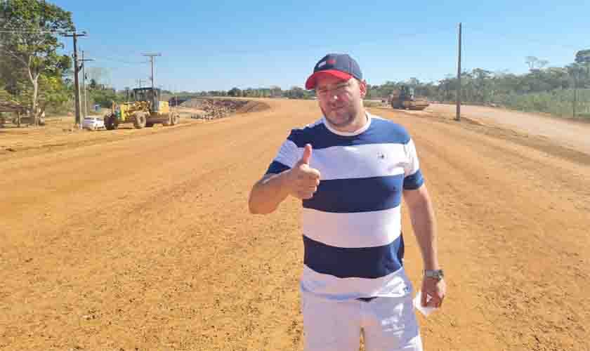 Presidente Alex Redano comemora avanços nas obras das cabeceiras da ponte no rio Jamari, na BR-421
