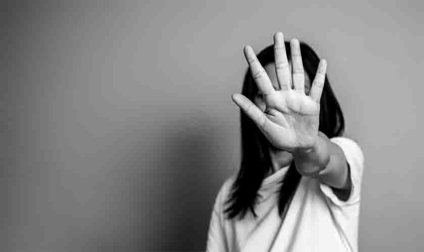 Mantida justa causa para trabalhador que tentou beijar colega