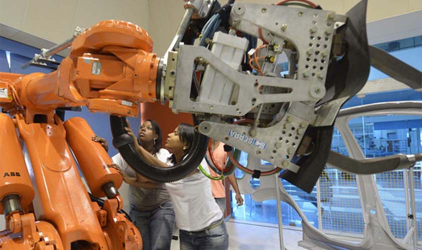 Profissões ligadas à tecnologia serão mais promissoras, mostra Senai