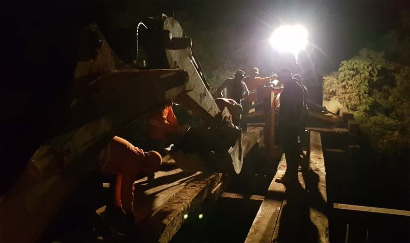 DER realiza serviços emergenciais na ponte sobre o rio Belém