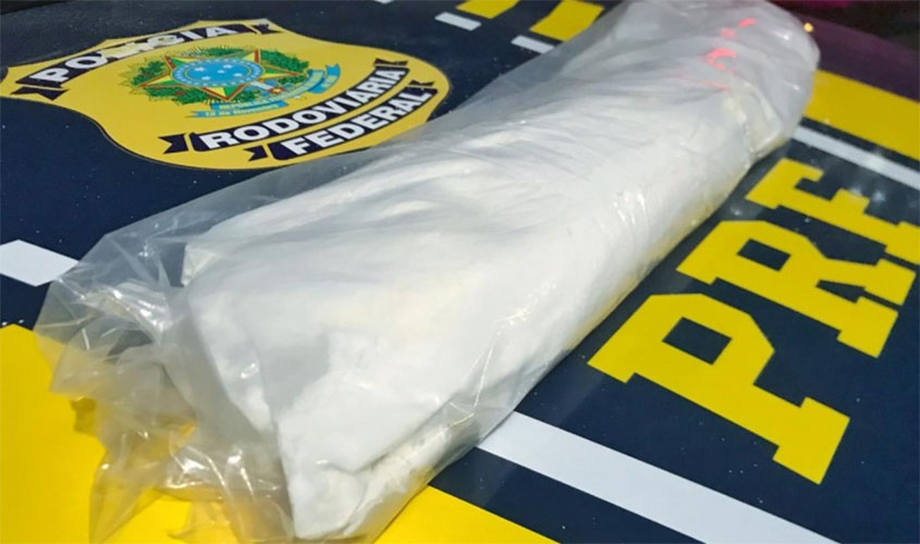 Mulher “rouba” cocaína de traficantes e é presa pela PRF em Ji-Paraná/RO