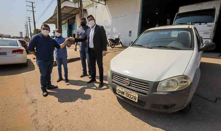 Hospital Regional de Buritis recebe veículo após indicação do presidente Alex Redano