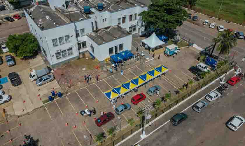 Drive-thru vai atender população com 1ª e 2ª doses da vacina nesta sexta-feira, no Prédio do Relógio