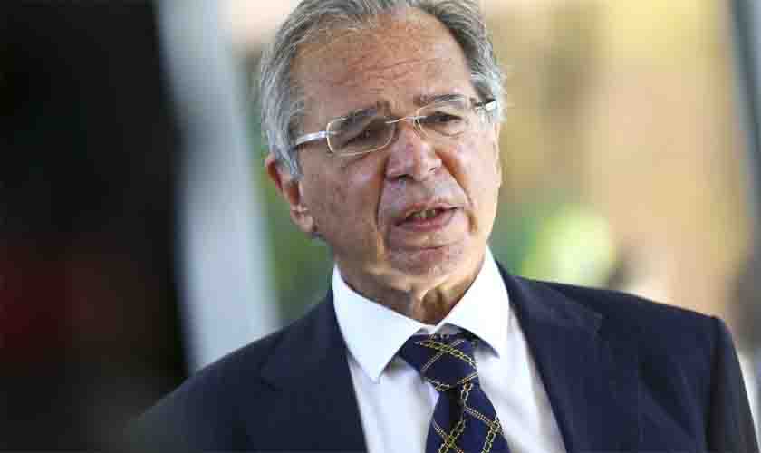 Ministro defende veto à lei que amplia acesso à internet a estudantes