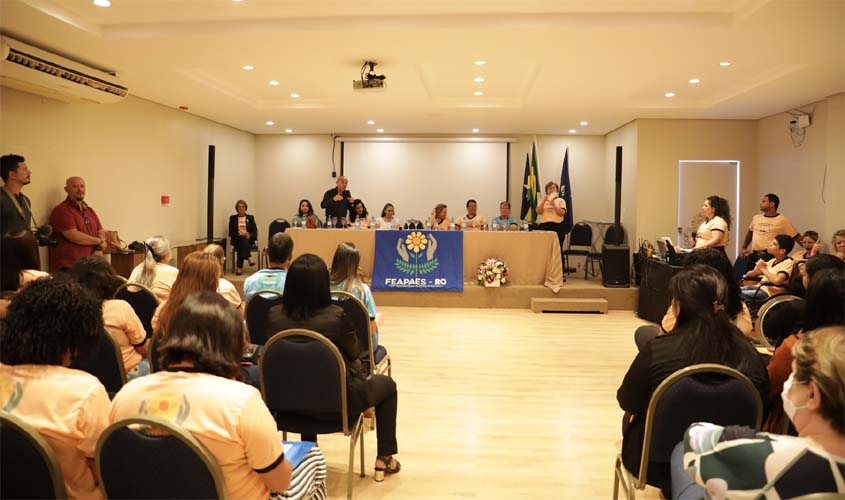 Prefeitura participa de fórum da APAE e garante convênio para instituição
