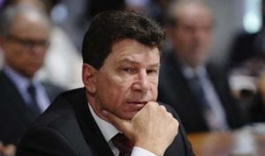 Pedido de vista suspende julgamento de liminar concedida a Cassol, que continua candidato ao Governo 