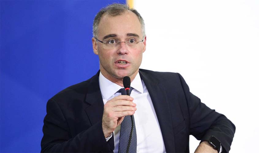 Ministro pede vista em casos envolvendo presidente no STF