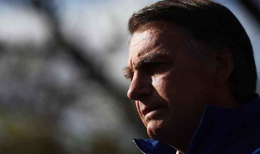 Bolsonaro articula, em casa, com direito a beija-mão