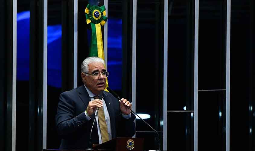 Girão denuncia 'chantagem' para senador Marcos do Val deixar o mandato